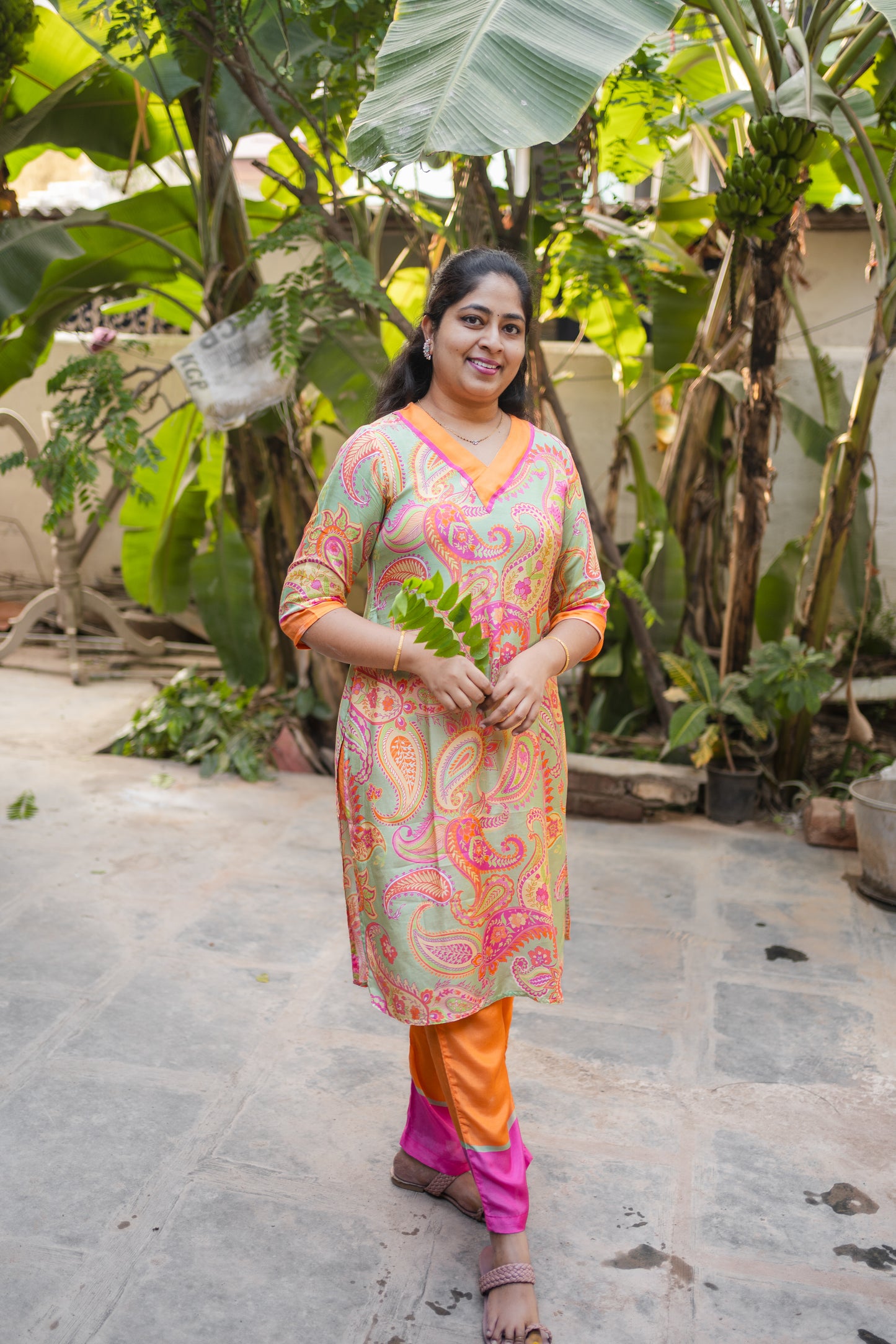 Bhavika Devarapalli Sarees, Floral print, Best Designer anarkali and kurta sets, green Designer kurti, top Indian Designer Dress, Indian Occasional & Festival wear saree, Best Designer Kurta Collection, green kurta, georgette dress, paisley printed kurta