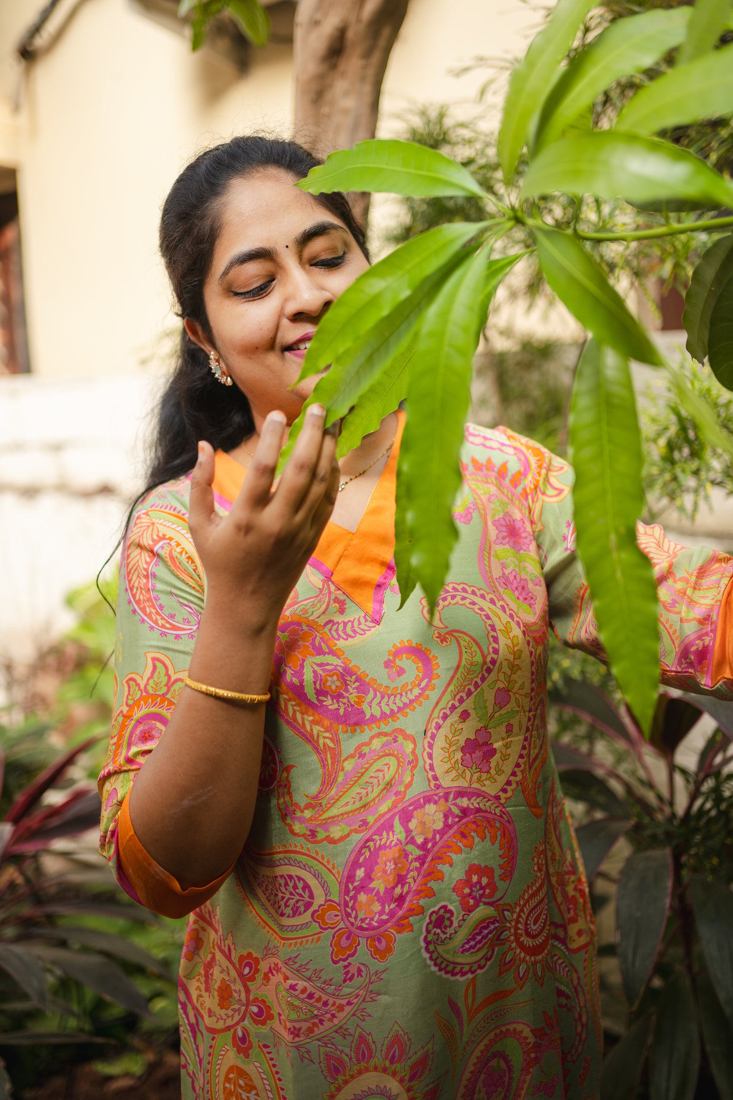 Bhavika Devarapalli Sarees, Floral print, Best Designer anarkali and kurta sets, green Designer kurti, top Indian Designer Dress, Indian Occasional & Festival wear saree, Best Designer Kurta Collection, green kurta, georgette dress, paisley printed kurta