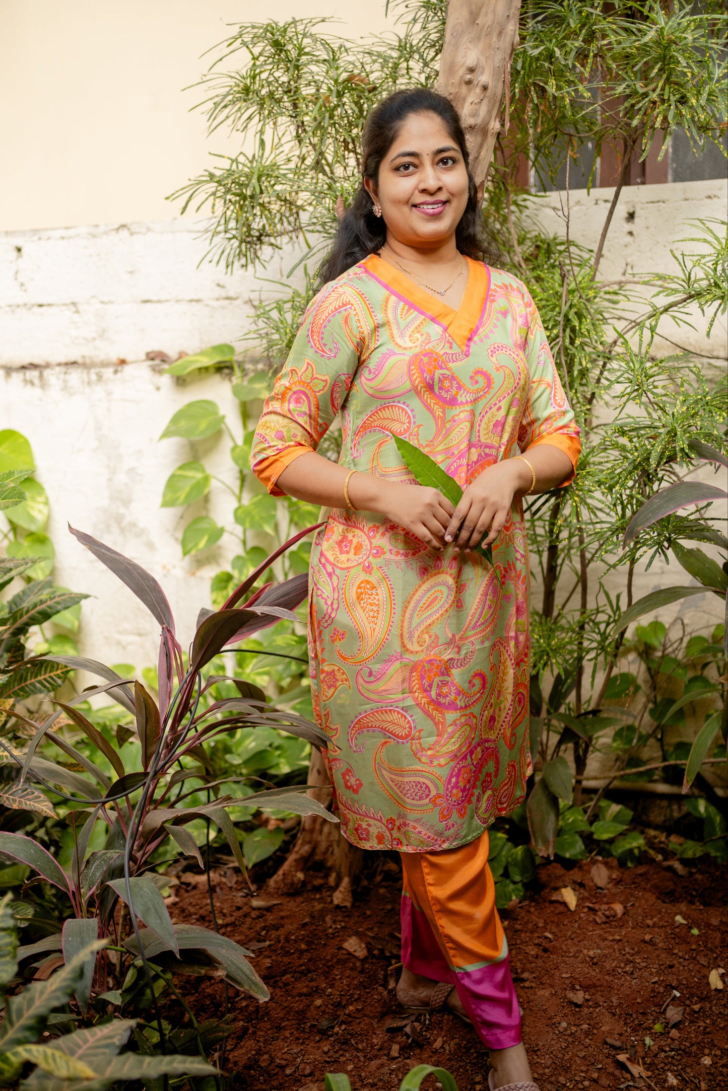 Bhavika Devarapalli Sarees, Floral print, Best Designer Saree, green Designer kurti, top Indian Designer Dress, Indian Occasional & Festival wear saree, Best Designer Kurta Collection, green kurta, georgette dress, paisley printed kurta
